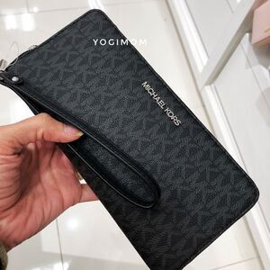 MICHAEL KORS Continental wallet wristlet purse bag